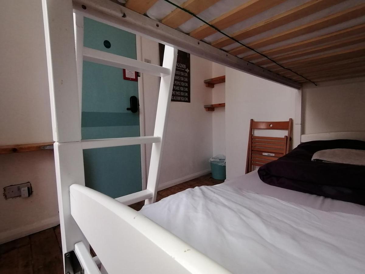 Seadragon Backpackers * Brighton